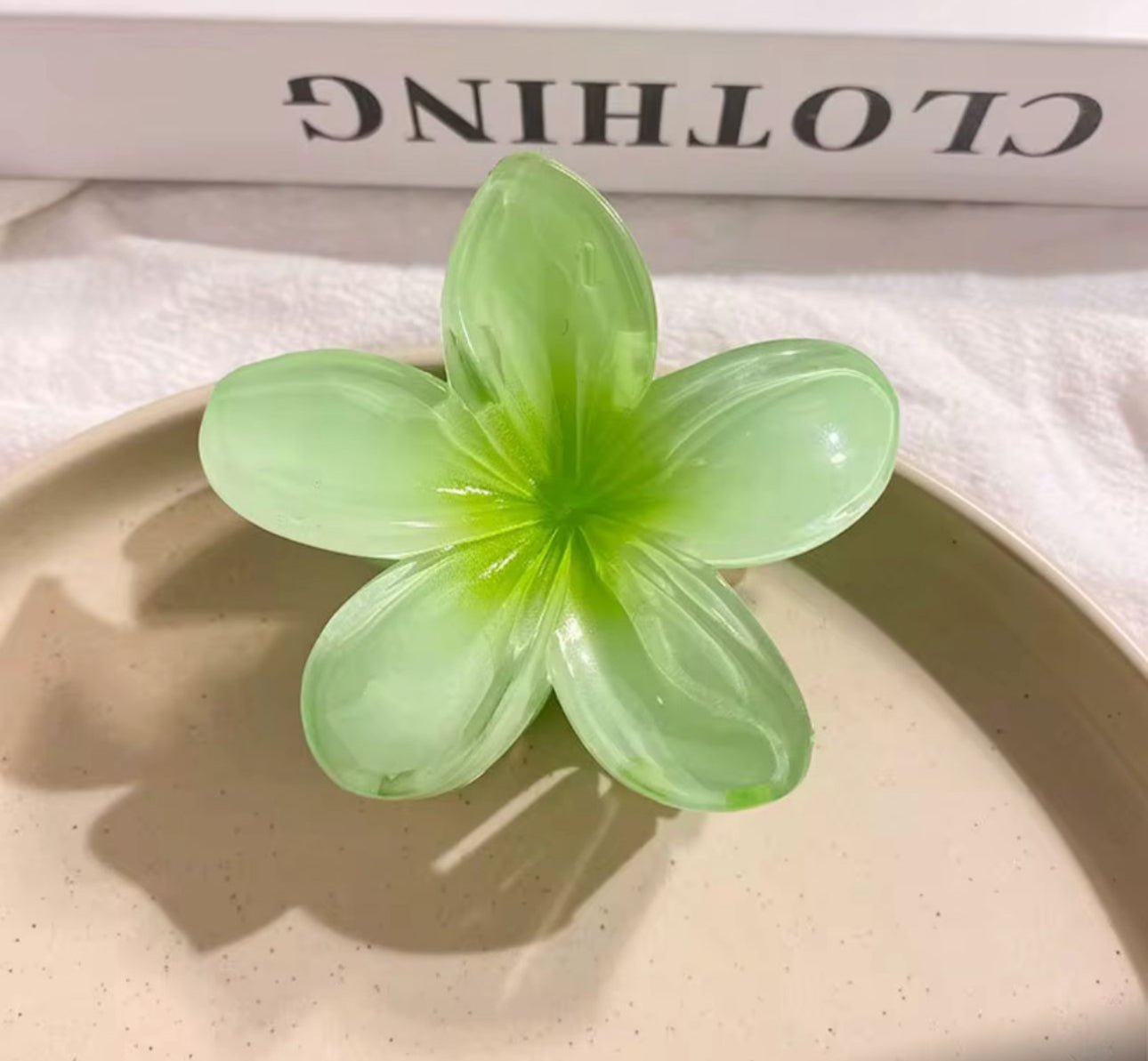 Hawaiian Claw Clip